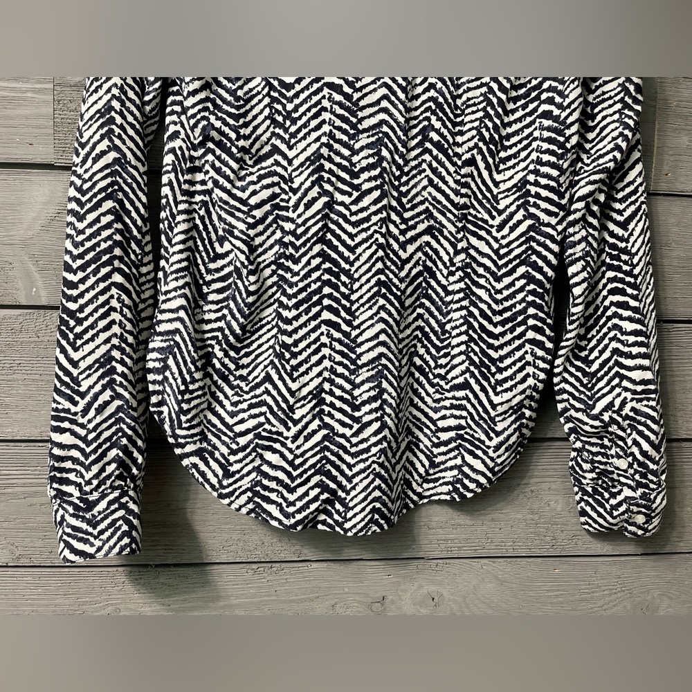 Joe’s Jeans Silk Animal Chevron Print Long Sleeved Button Up Blouse Sz XS Summer - Picture 11 of 13